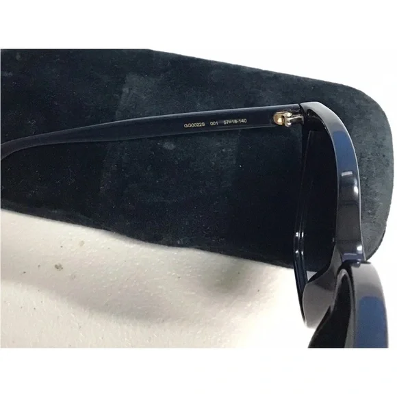 SOLD! Gucci Sunglasses Black Frame with Grey Gradient Lens - Picture 4 of 11